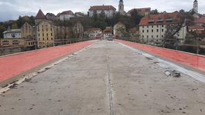 Most čez Savo v Kranju od železniške postaje do Jelenovega klanca še vedno zaprt