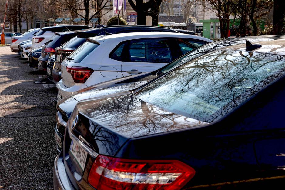 parkirišče, avtomobili | Avtor: Saša Despot