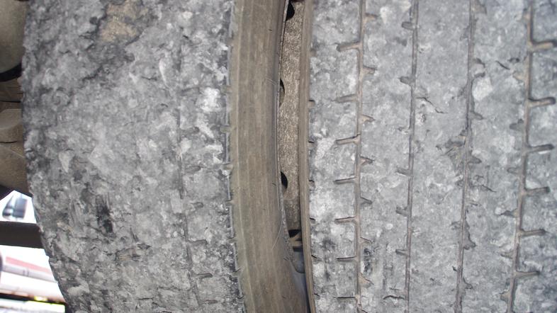 Neizpraven tovornjak