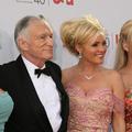 Hugh Hefner živi v Playboyevem dvorcu s Holly Madison, Bridget Marquardt in Kend