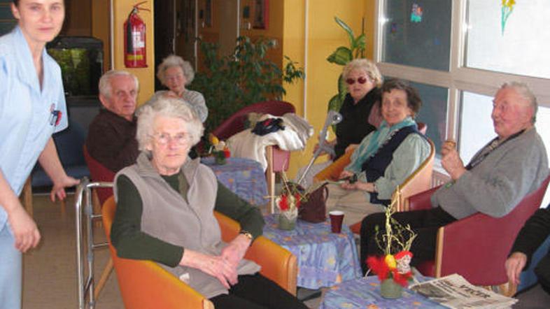 V domovih za starostnike za svoje varovance pripravljajo vrsto družabnih in drug