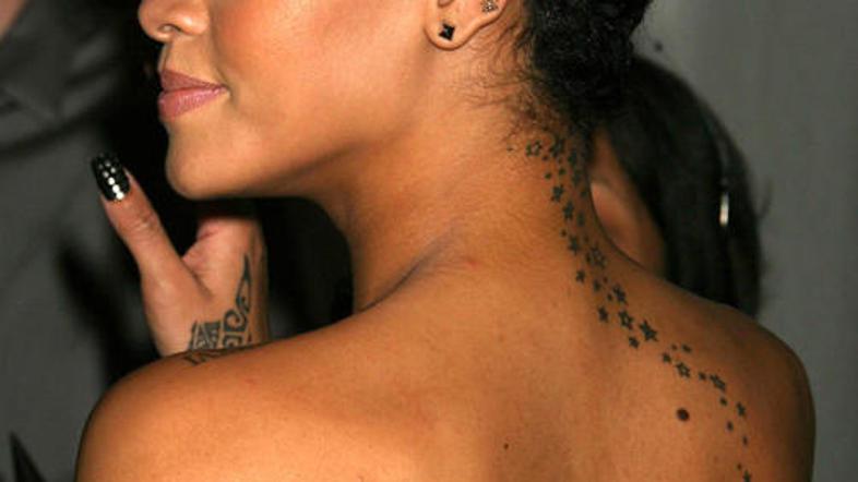 Rihanna in Michael Jackson naj bi ukradla del pesmi kamerunskega glasbenika Mana