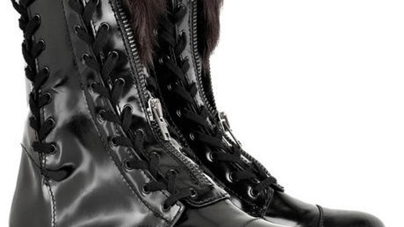 V jesen udobno zakorakajte z gležnarji z vezalkami in brez pete. (Foto: www.net-