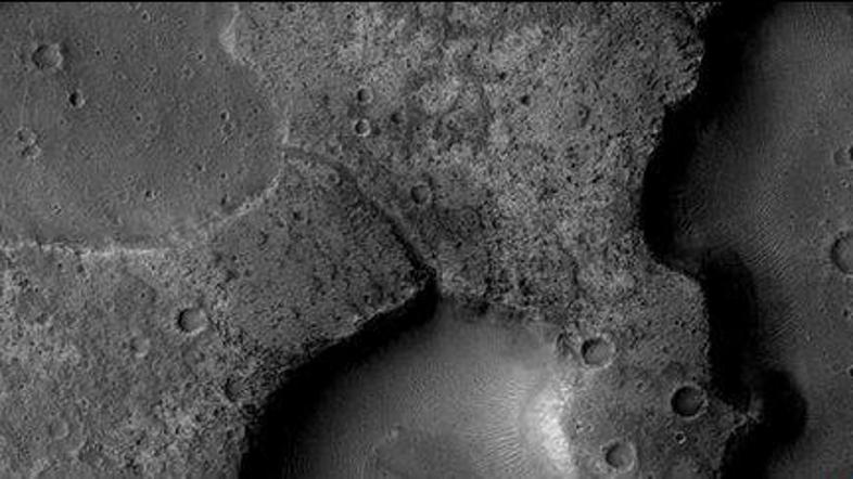 Na fotografiji kanal povezuje dve depresiji. (Foto: BBC)