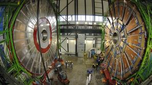 Sestavljanje dela sistema  CERN, 2006
