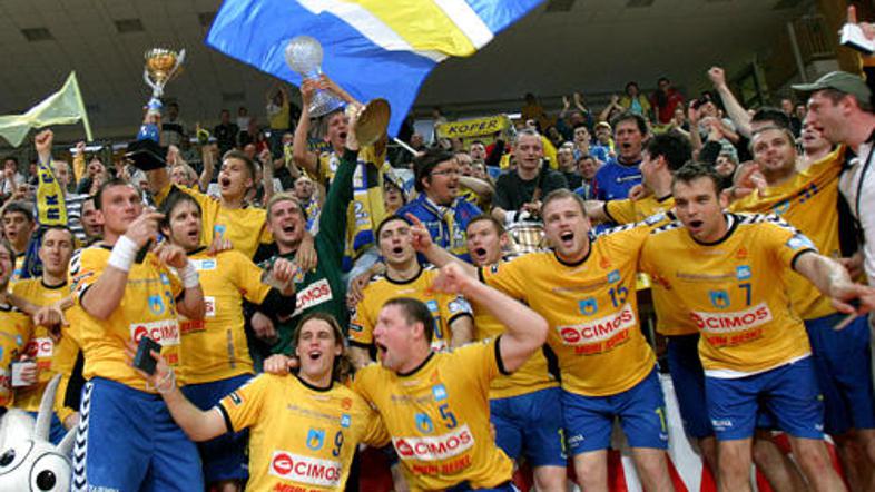 Koprčani so se prešerno in zasluženo veselili pokalnega naslova.