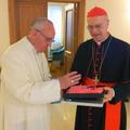 papež Frančišek Tarcisio Bertone rožnata majica giro d'Italia