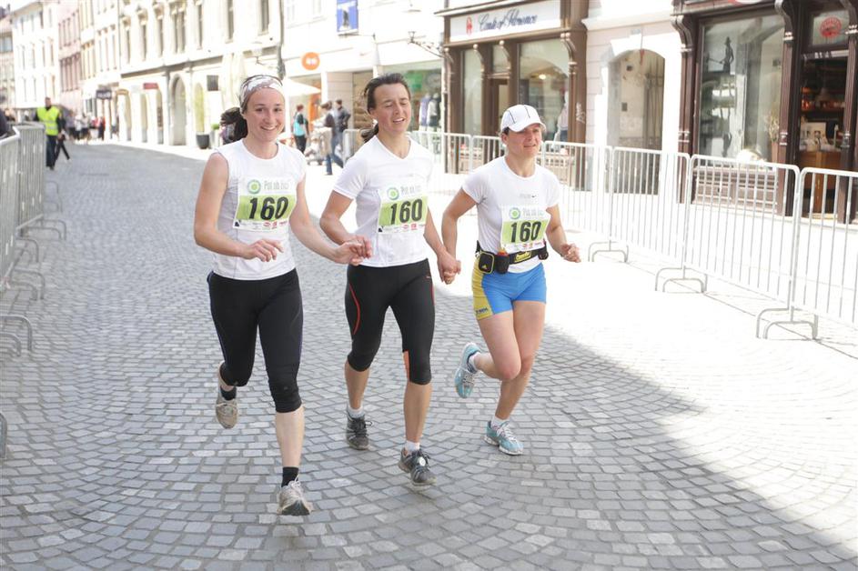 Če želite visokoresolucijsko fotografijo, nam pošljite elektronsko sporočilo na 