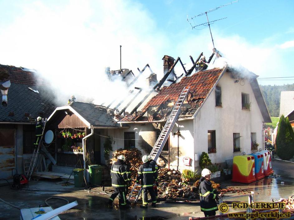 Požar hiše v Trati