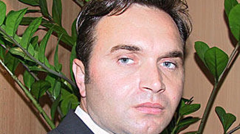 Magister Zijad Bećirović je direktor Mednarodnega inštituta za bližnjevzhodne in