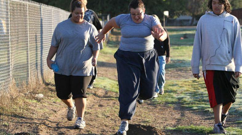 Britanski organi za zaščito otrok za čezmerno uživanje hrane pri otrocih krivijo