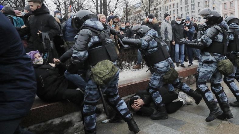 Protesti v Rusiji za izpustitev Navalnega.