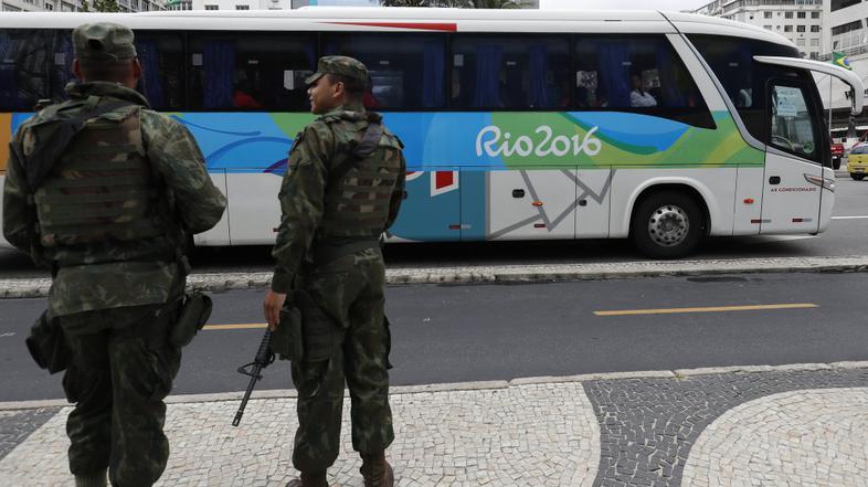 avtobus rio de janeiro 2016 vojaška policija