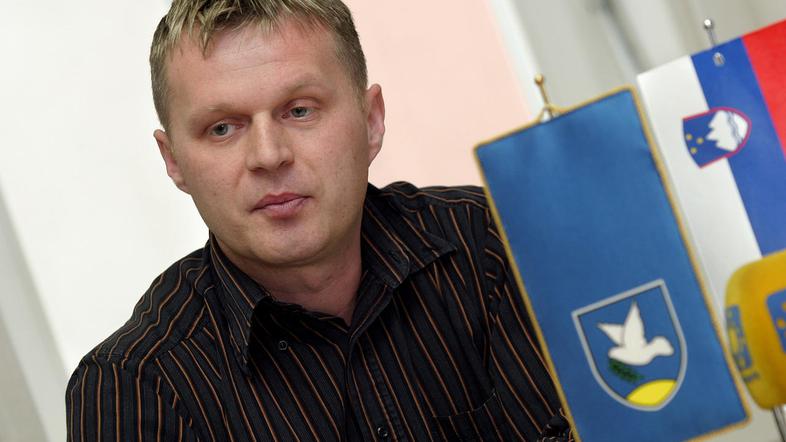 Prijava društva za zaščito človeka glede detektivske dejavnosti Almina Huremovič