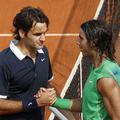 Roger Federer je stisnil roko Rafaelu Nadalu in mu čestital za četrto pariško zm