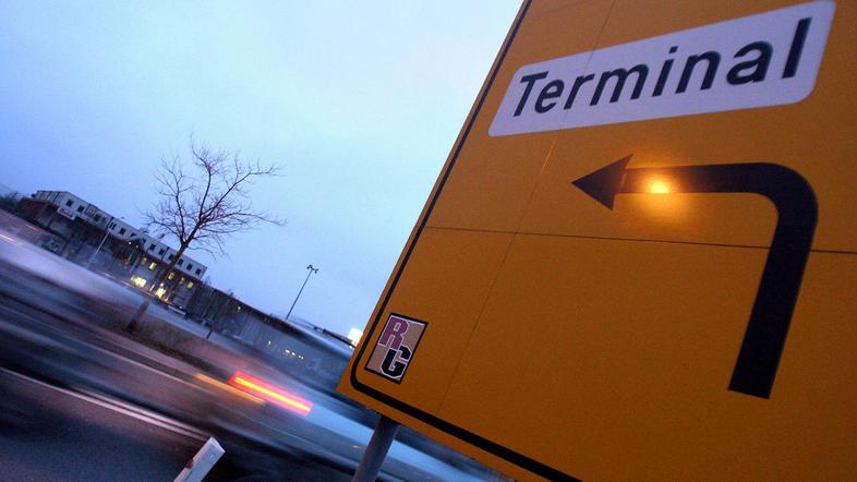 V Luki Koper niso povedali, koliko so plačali za nakup zemljišč v Sežani. (Foto: