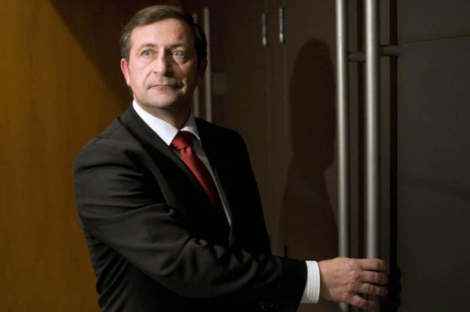 Erjavec je danes ponovil, da bi imela tožba za ničnost pogodbe s Patrio katastro