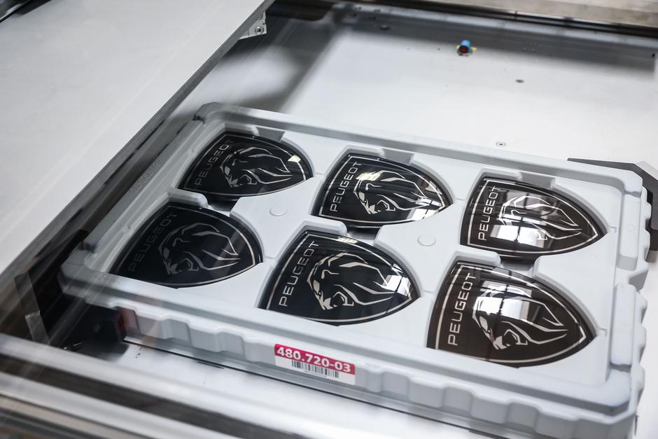 Peugeot logotip Hella | Avtor: Saša Despot