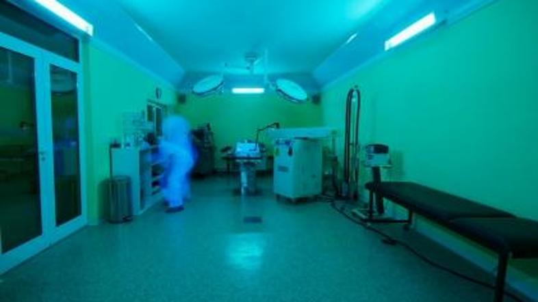 Ultravijolična svetloba uničuje mikroorganizme.