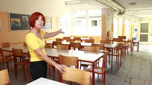 Pomočnica ravnateljice nam je pokazala improvizirano jedilnico, ki čaka, da že t