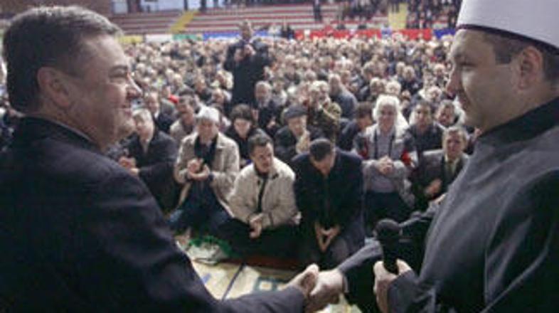 V dvorani Kodeljevo sta zbrane nagovorila mufti Nedžad Grabus in ljubljanski žup
