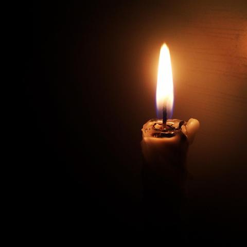 sveča plamen