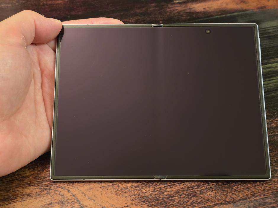 Samsung Galaxy Z Fold8 | Avtor: D. J.