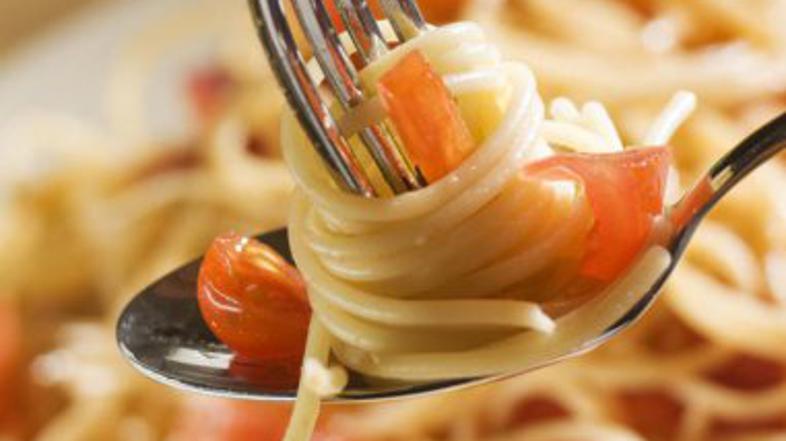 Špageti z mozzarello