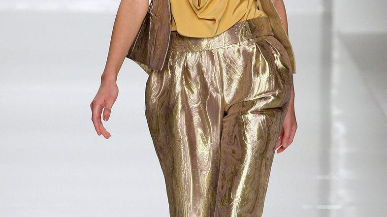 Svilene, bombažne, jeans ... kakršnekoli bodo letos na voljo v mnogih barvah. (F