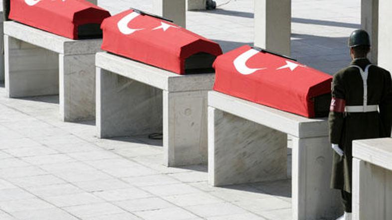 Vojaški napadi so na kurdski strani terjali že 153 življenj, medtem ko naj bi tu