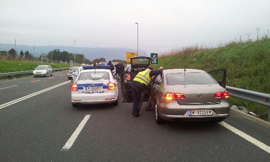 policija policisti avtocesta beg