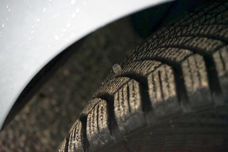 guma, pnevmatika, kamenčki v gumi | Avtor: Matija_Janežič