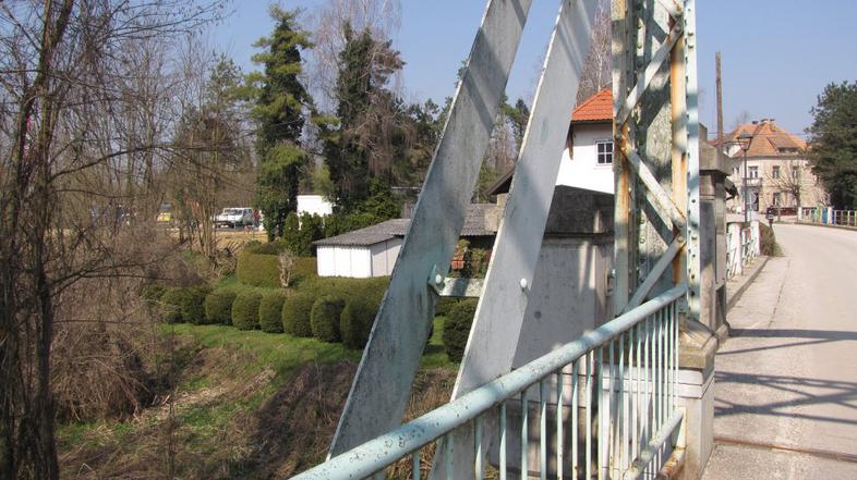 Most čez Savo in Krko