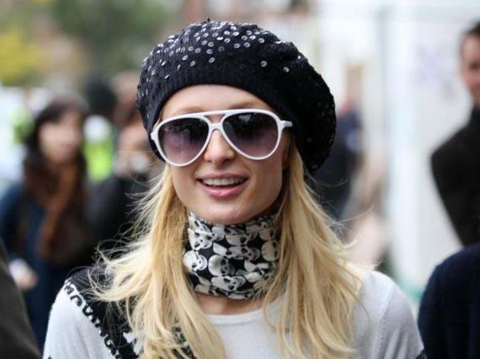 Paris je precej sramežljiva.