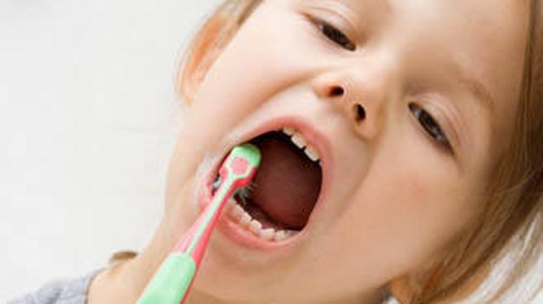 Ljudje, ki si zob ne čistijo vsaj dvakrat na dan, so bolj izpostavljeni srčni ka