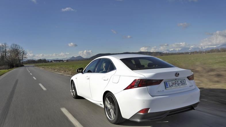 Lexus IS 300h