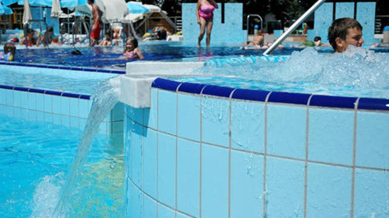 V četrtek, ko smo lastnoročno šli izmerit temperaturo vode, je bila ta celo neka