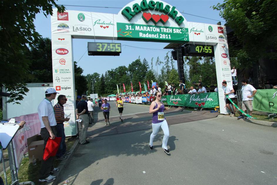 Če želite visokoresolucijsko fotografijo, nam pošljite elektronsko sporočilo na 