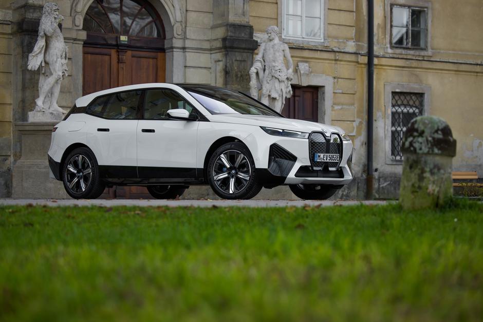BMW iX M60 | Avtor: Žiga Intihar/BMW
