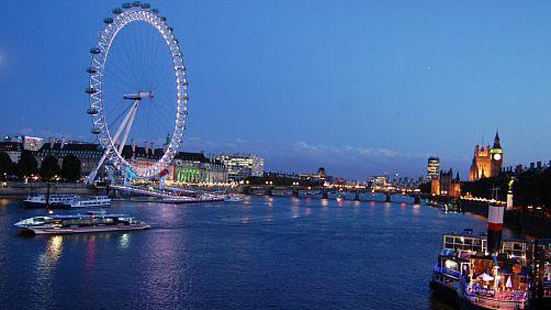 Pogled na London Eye je najlepši ponoči.