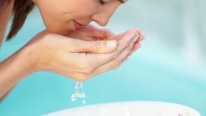 Večkrat si privoščite obrazne kopeli. (Foto: Shutterstock)