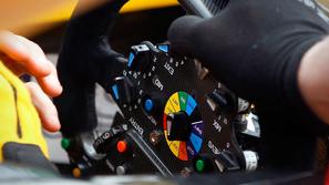 Vrnitev Kersa in s tem tipke za push-to-pass na volan podpira Renault. (Foto: EP