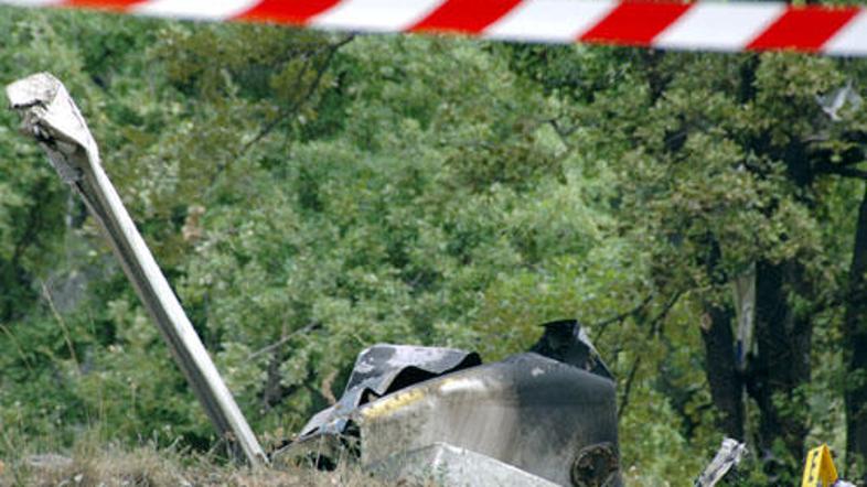 Ostanki manjšega letala, v katerem je umrlo pet ljudi.