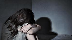 Za natančnejše ocene deklice bi bilo nujno opraviti psihološki pregled, menita i