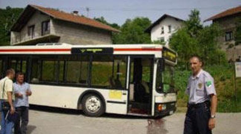 Petrović je vstopil na avtobus in streljal na voznika Mursela Čolića ter potnice