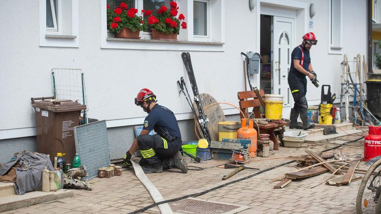 Sanacija po poplavah v Trzinu in Mengšu.