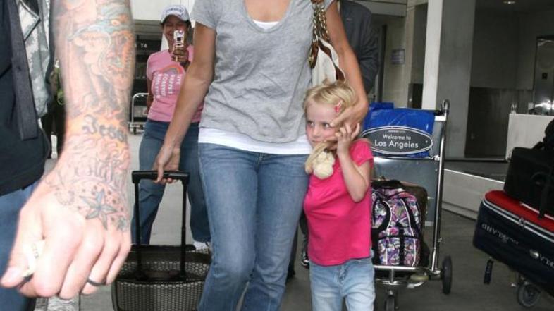 Sandra je Sunny kot prava mati. 