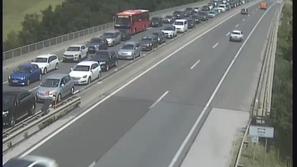 Zastoj na štajerski avtocesti zaradi prometne nesreče