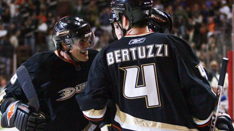 Todd Bertuzzi bo odslej vihtel hokejsko palico v dresu Calgaryja.
