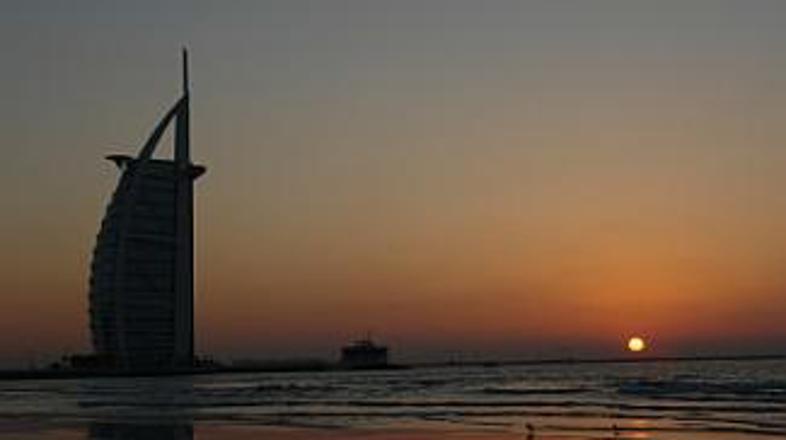 V Dubaju opozarjajo tujce, da so kazni pri njih izredno stroge.